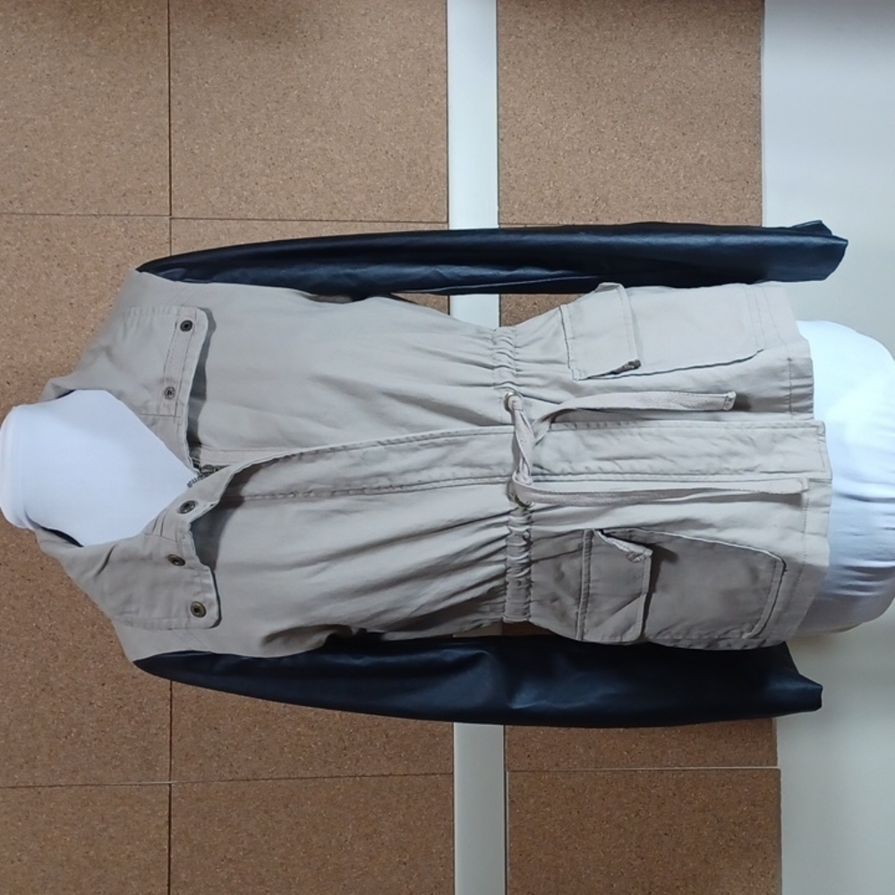 OLIVE & OAK JACKET SIZE XS IN A BEAUTIFUL BLACK AND TAN COLOR